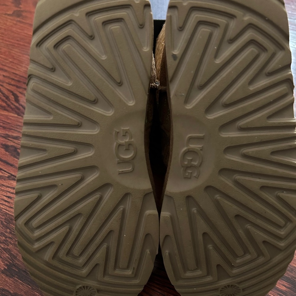 Size 4 kids UGGs